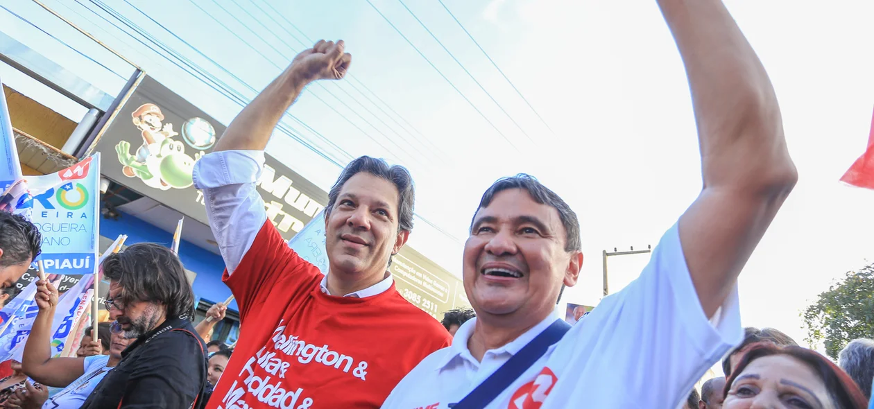 Wellington Dias e Fernando Haddad na rua do bairro Dirceu 