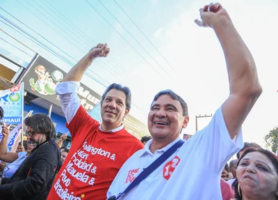 Wellington Dias e Fernando Haddad na rua do bairro Dirceu 