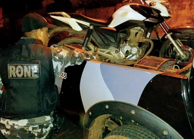 Policiais do RONE encontram motocicleta roubada