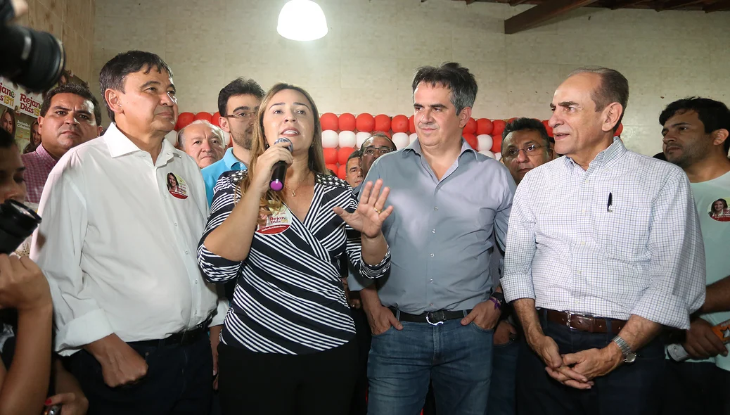Rejane Dias discursando no comitê 