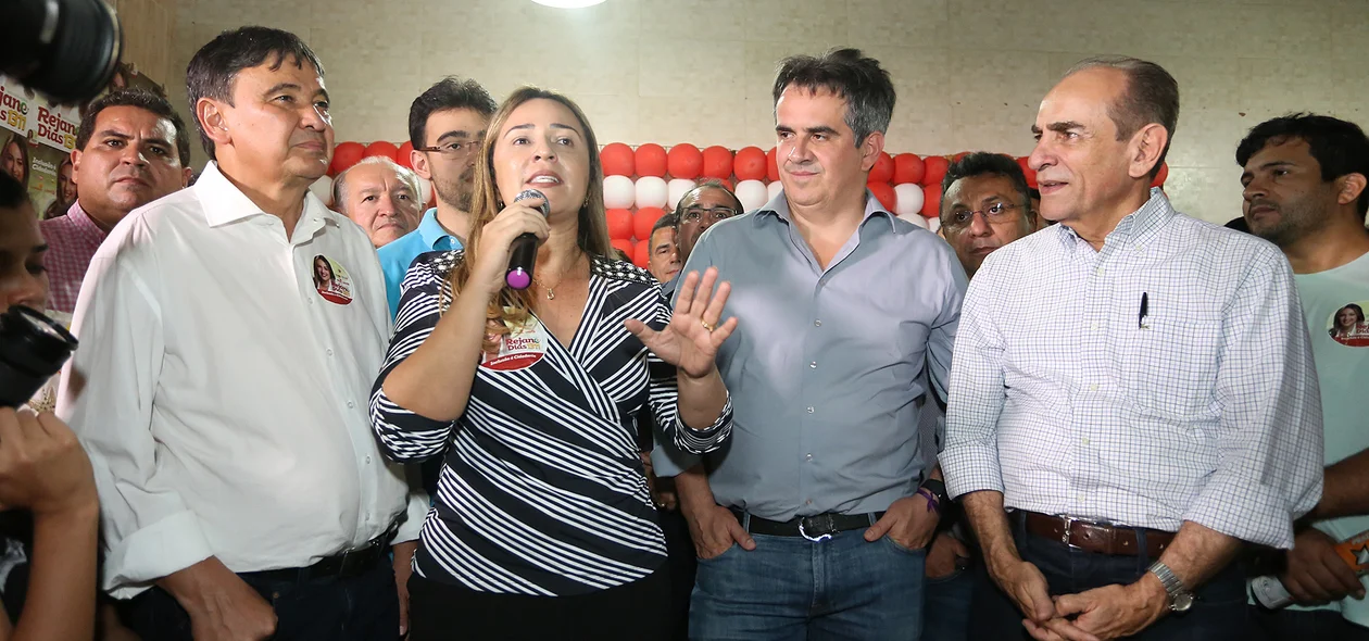 Rejane Dias discursando no comitê 