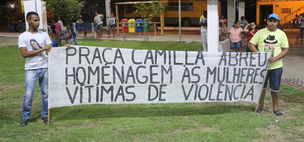 Familiares de Camila Abreu estavam na inauguração da praça