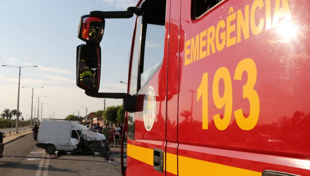 Corpo de Bombeiros esteve no local do acidente 