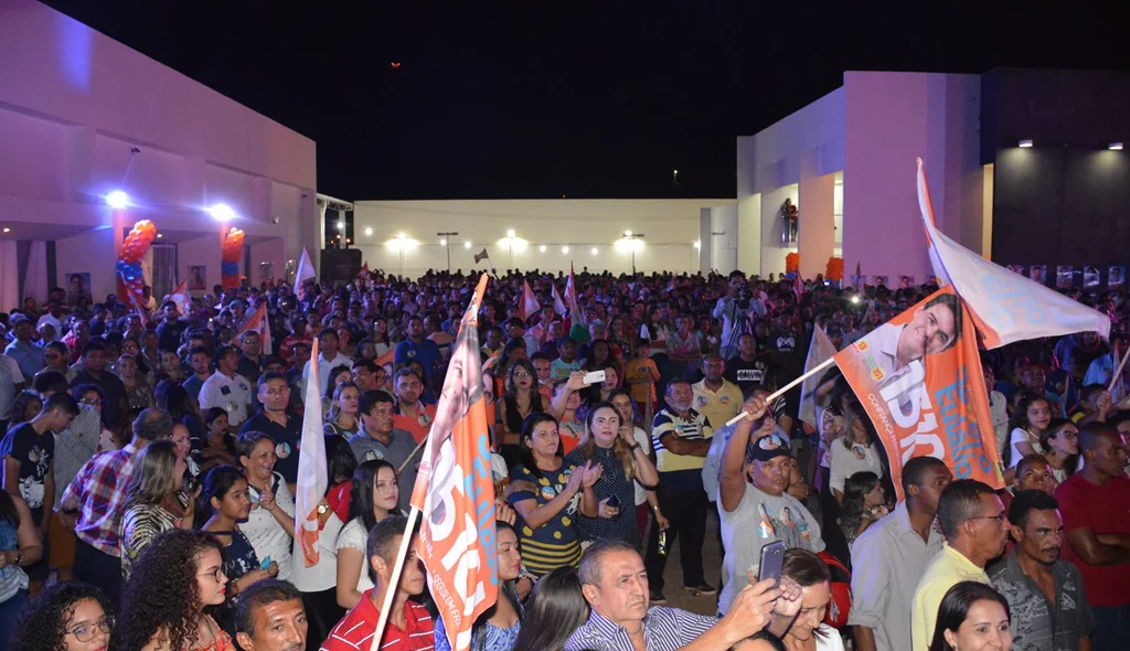 Centenas de pessoas prestigiam lançamento da candidatura de Severo Eulálio