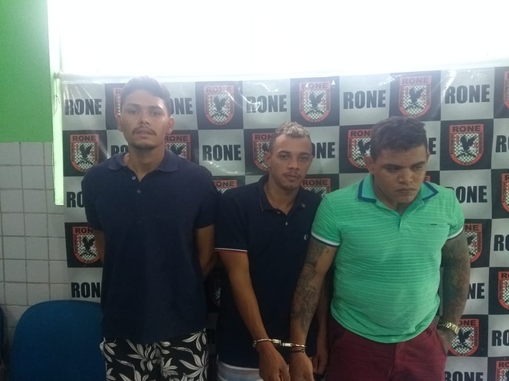 Os três indivíduos foram conduzidos para a Central de Flagrantes