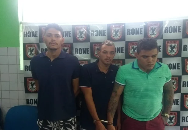 Os três indivíduos foram conduzidos para a Central de Flagrantes