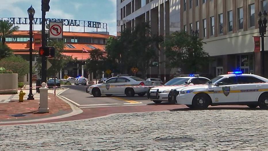Carros da polícia no local do crime, na Flórida