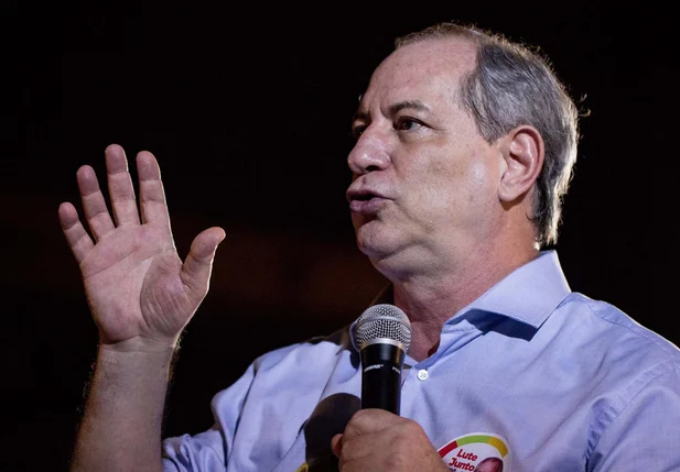 Ciro Gomes durante reunião em São Paulo