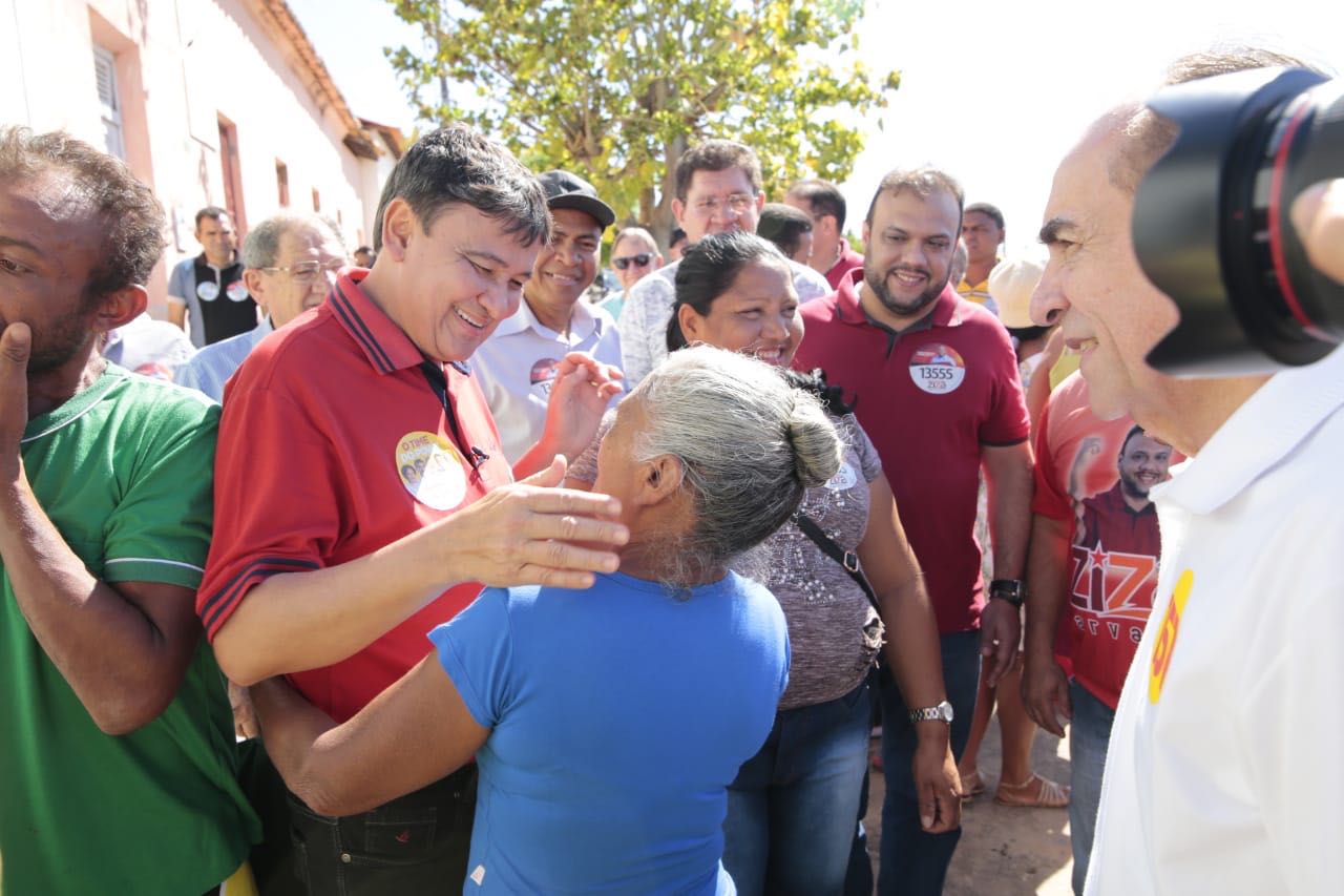 Governador é recebido por eleitores