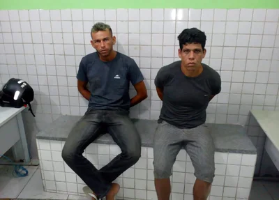 Maycon Ariano e Thayldon Ramon foram presos com duas facas e uma motocicleta roubada em Teresina