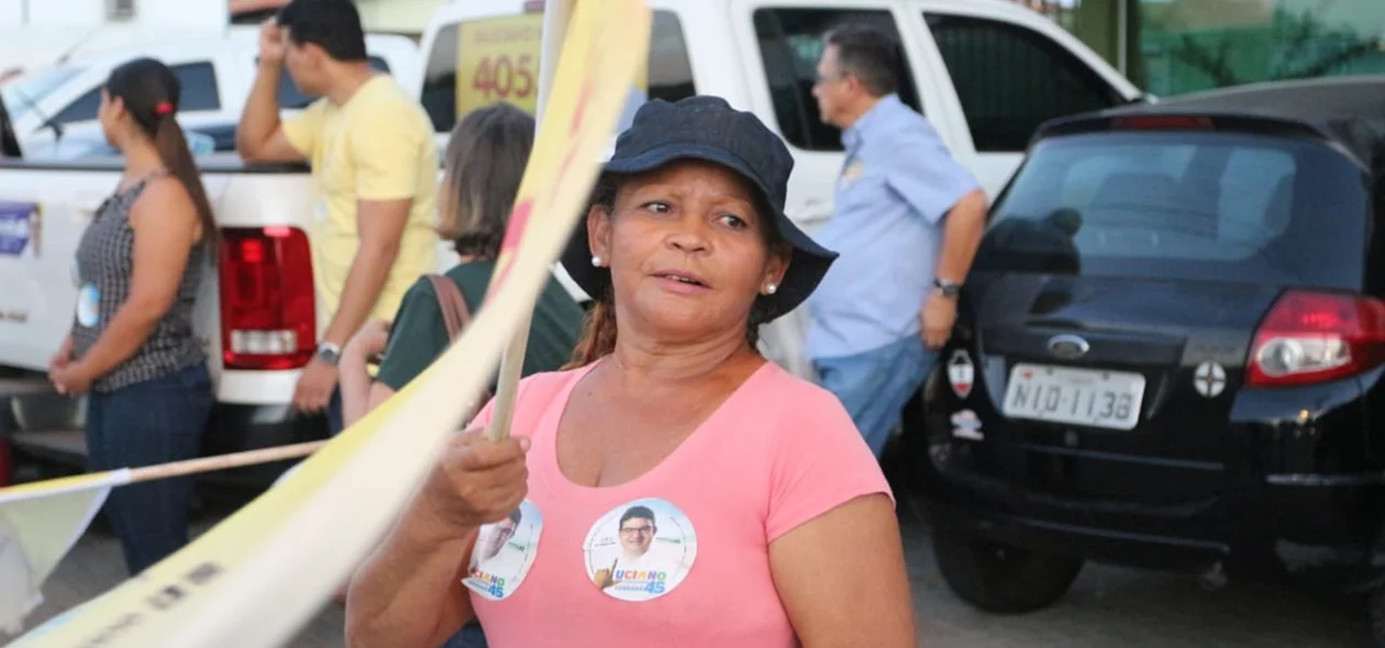 Apoiadora do candidato ao governo Luciano Nunes