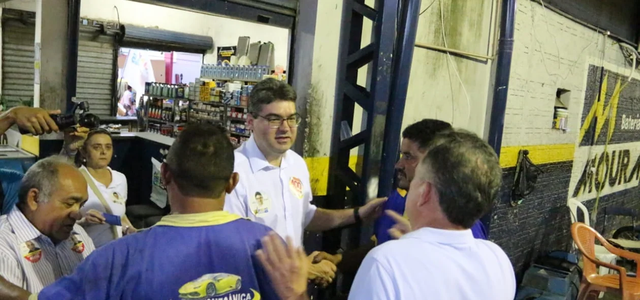 Luciano Nunes interagiu com mecânicos no bairro Dirceu 