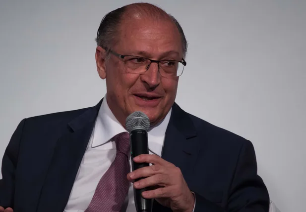 Geraldo Alckmin durante reunião em São Paulo