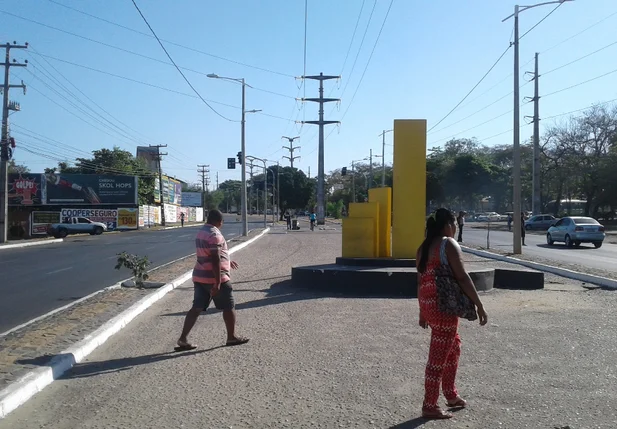 Novo semáforo na Avenida Henry Wall de Carvalho