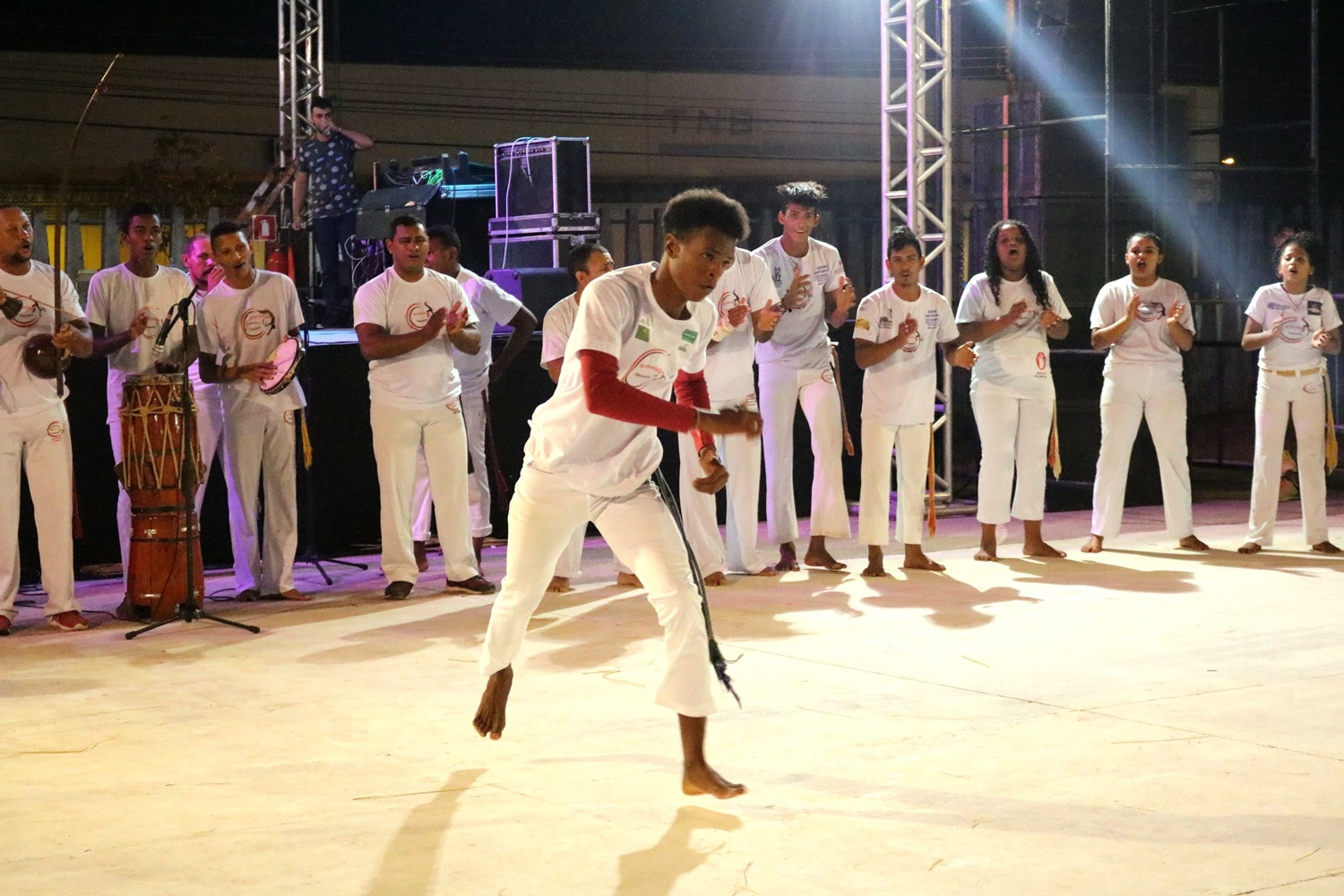 Apresentações culturais no Festival de Folguedos