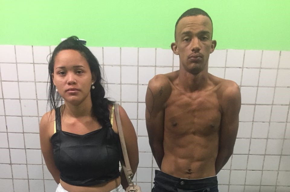 Casal encontrado com veículo roubado