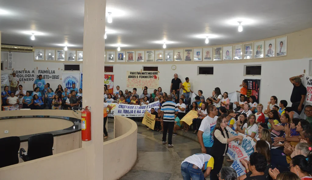 Público lota auditório da Câmara