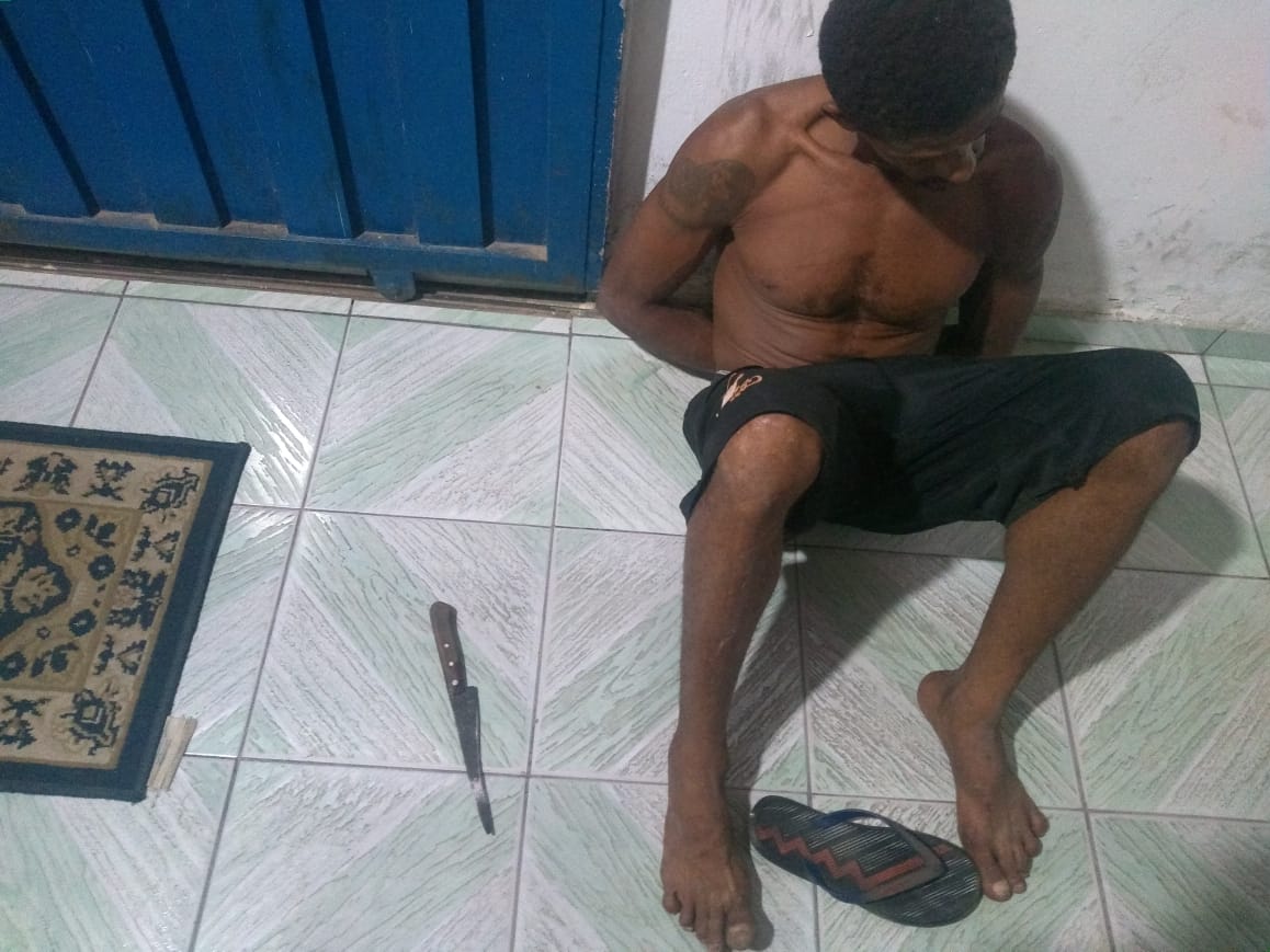 Suspeito foi preso com uma faca