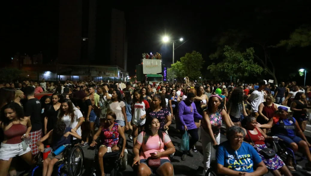 Milhares de pessoas participam da Parada da Diversidade 2018
