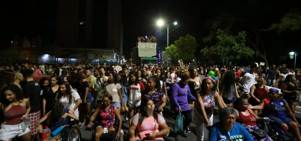 Milhares de pessoas participam da Parada da Diversidade 2018