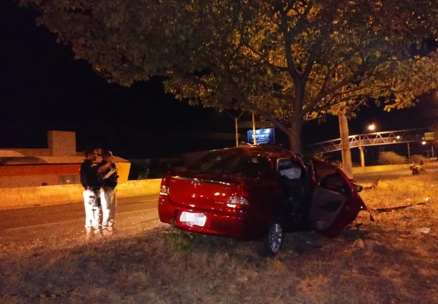 Veículo ficou parcialmente destruído na BR 316