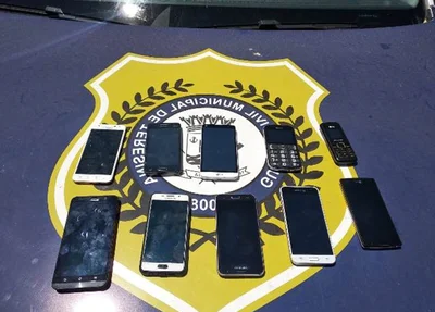 Celulares apreendidos na Praça da Bandeira