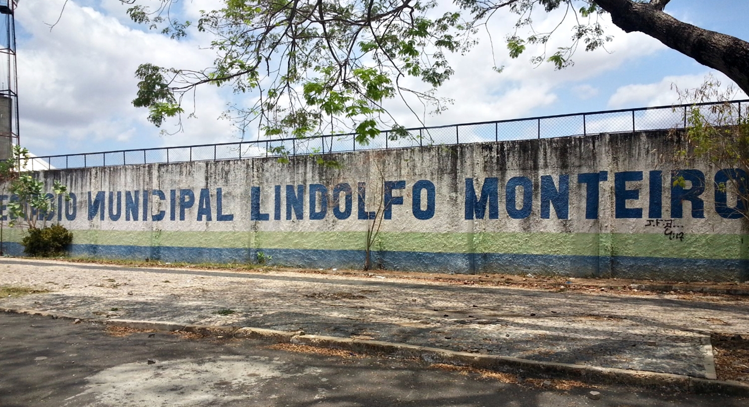 Estádio Lindolfo Monteiro