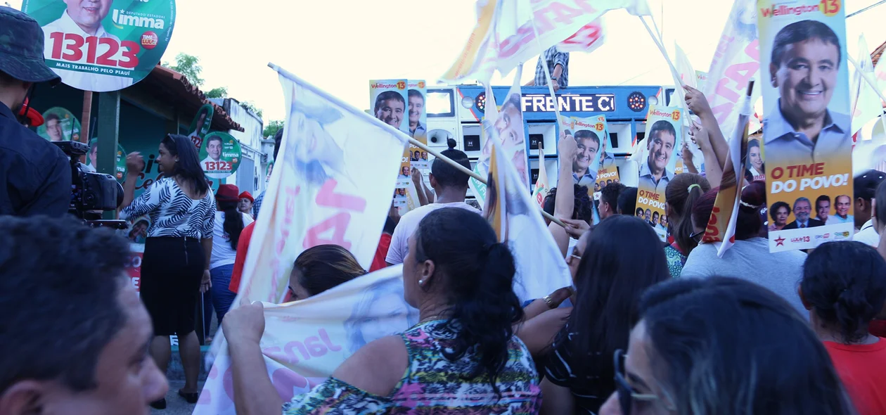 A caminhada ocorreu na tarde desta quarta-feira