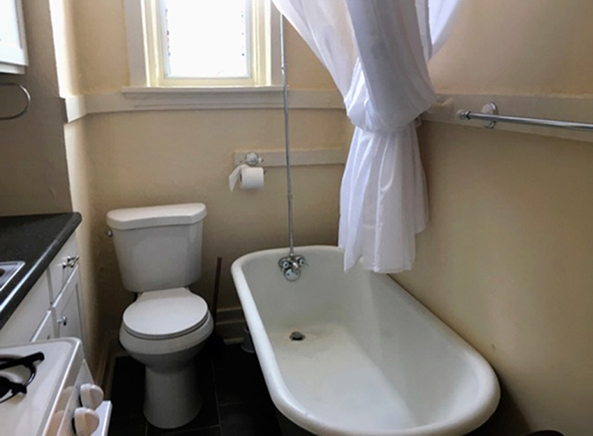 Apartamento tem cozinha e banheiro no mesmo cômodo nos EUA