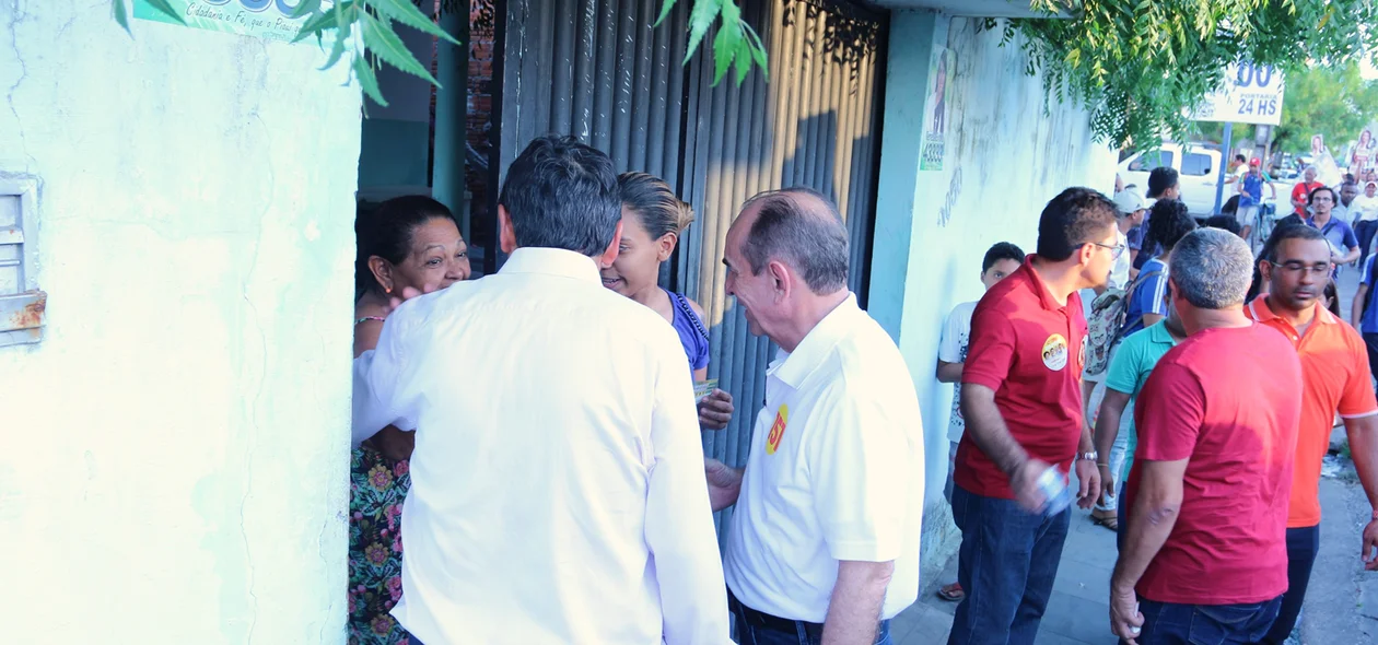 O candidato ao senado Marcelo Castro participou da caminhada