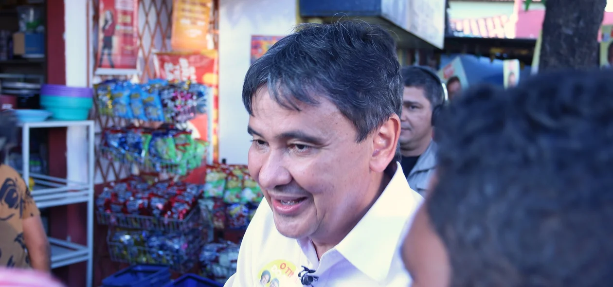 Wellington Dias realizou caminhada no bairro Satélite