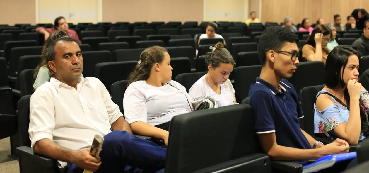 Familiares de Wanderson foram de branco para o julgamento 