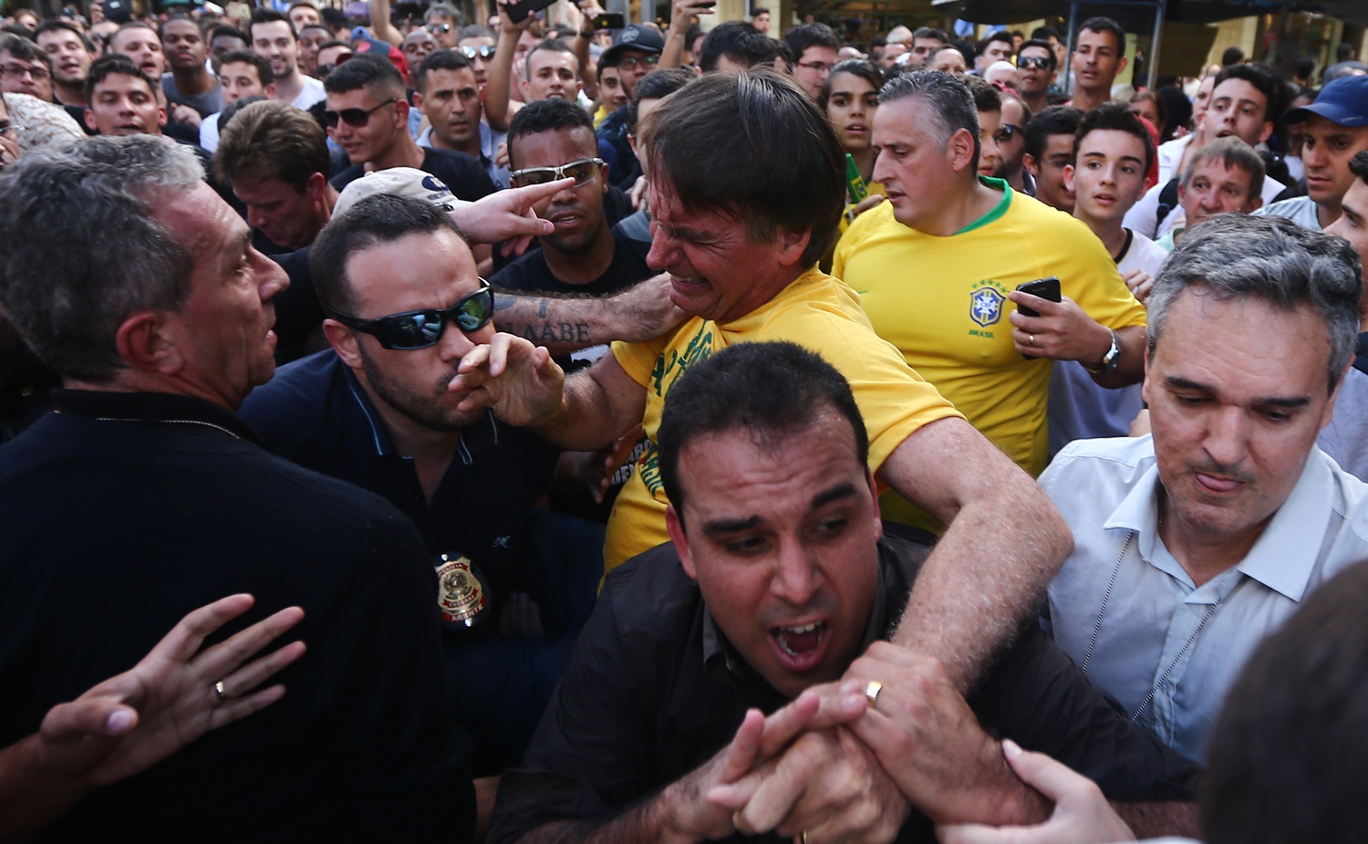 Jair Bolsonaro no momento da agressão em Juiz de Fora