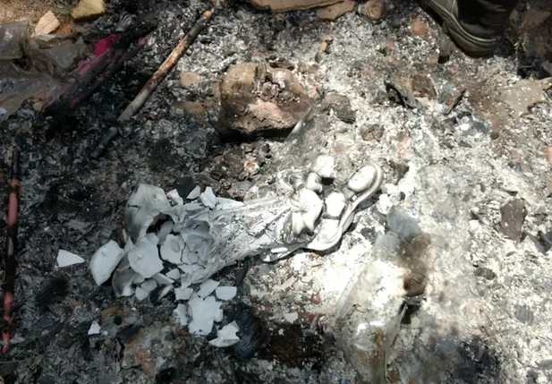 Imagem religiosa destruída