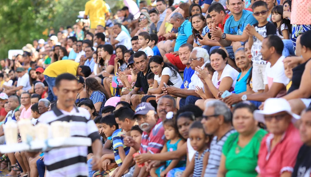 O desfile cívico acontece todos os anos no território nacional