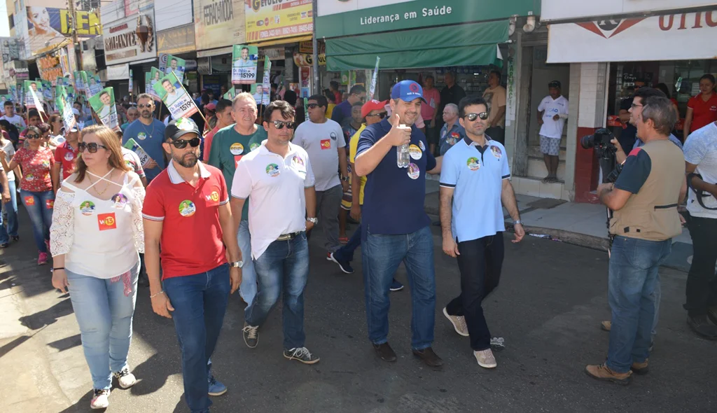 Deputado Pablo Santos participa da caminhada