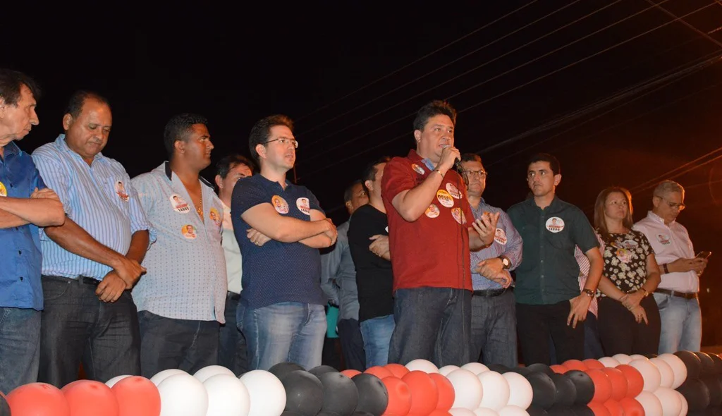 Nerinho agradece a presença dos amigos