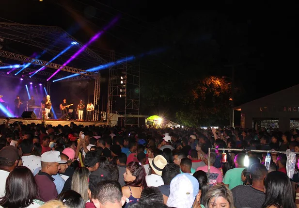 Primeira noite de shows do Programa Saúde e Cidadania em Altos