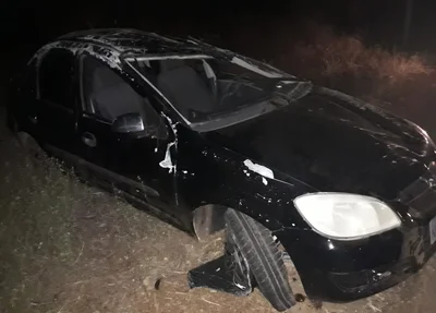 Veículo ficou parcialmente destruído após capotar em Castelo do Piauí