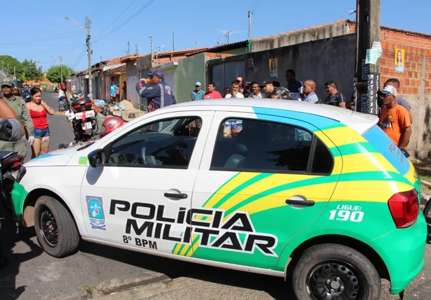 Viatura do 8º Batalhão da Polícia Militar