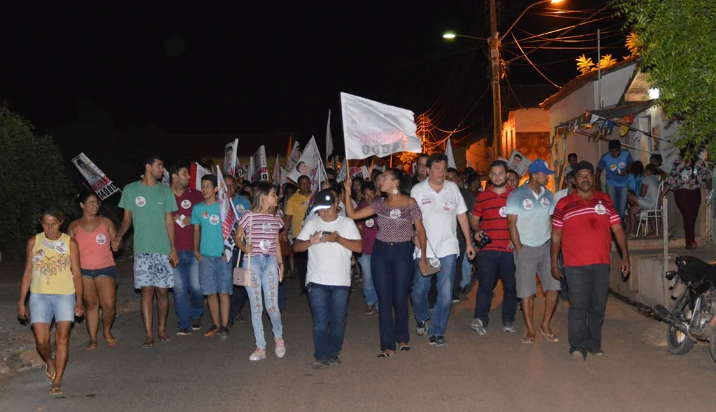 Nerinho caminha pelas ruas do bairro Boa Vista