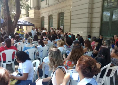 Diversos profissionais participaram do ato público