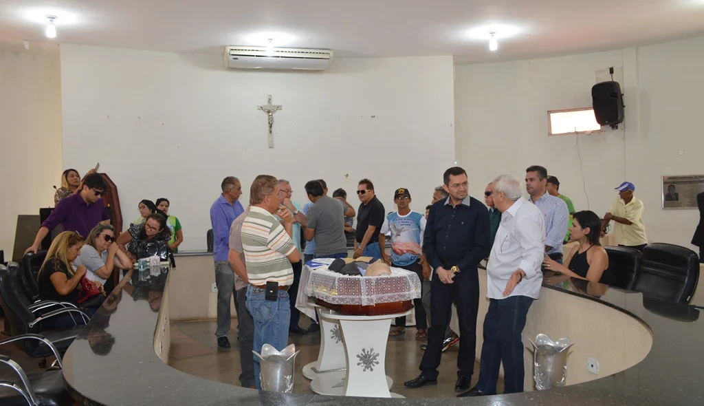 Prefeito Padre Walmir participa do velório