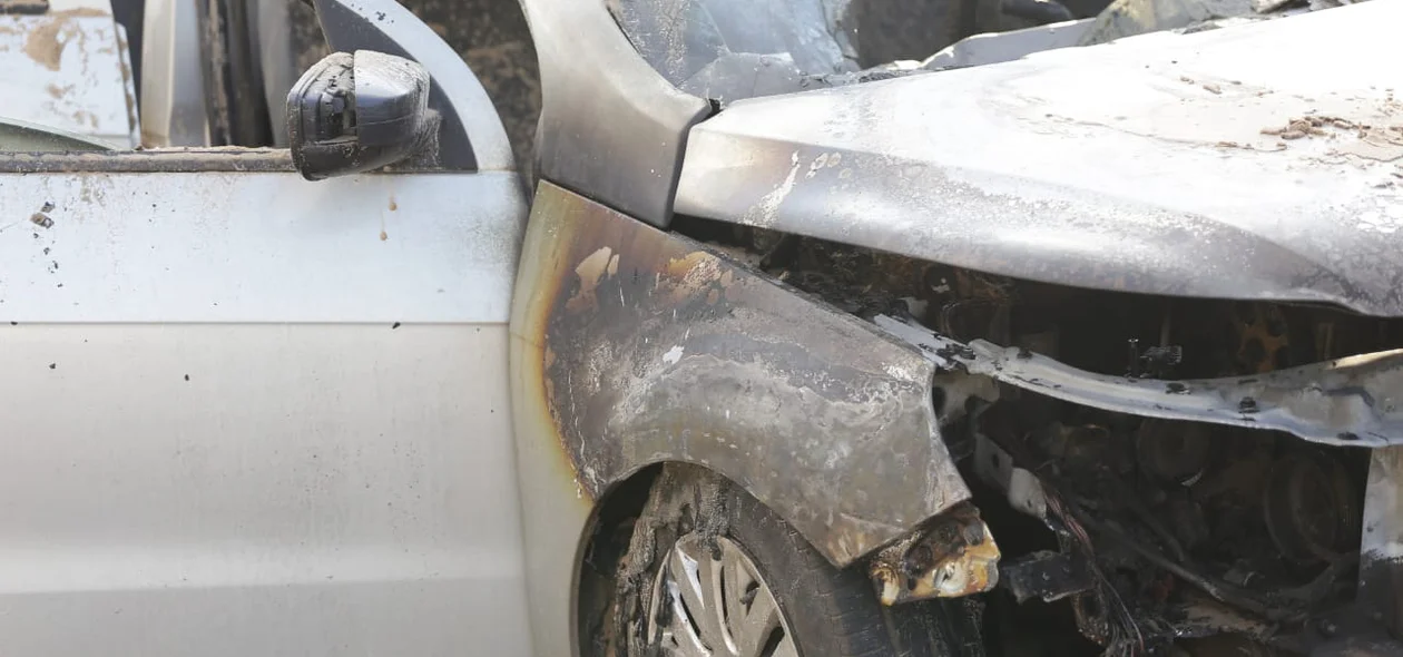 Veículo modelo gol pegou fogo na UFPI em Teresina