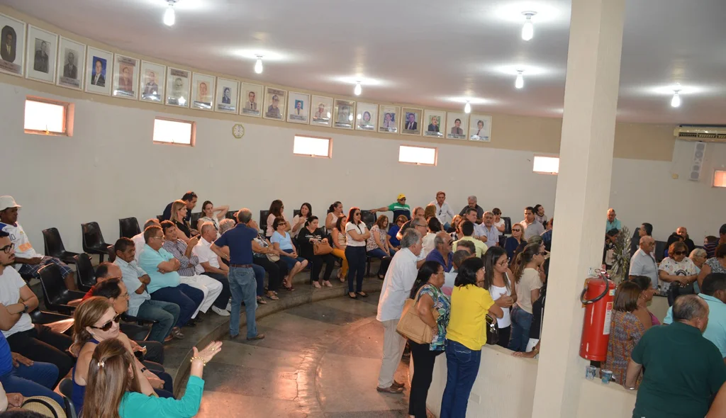 Velório de Galeno atraiu dezenas de pessoas