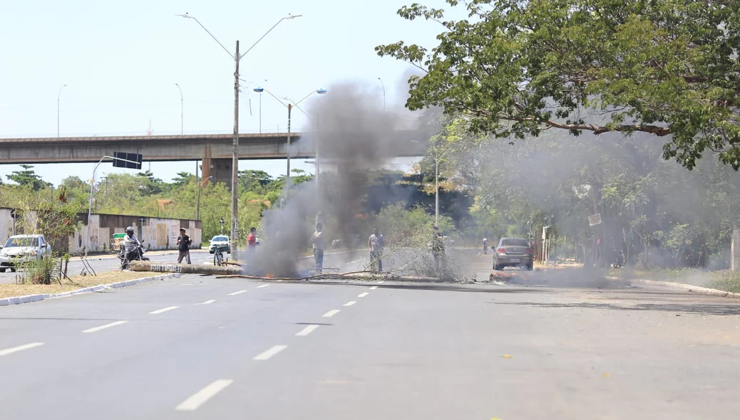 A avenida foi interditada no sentido Norte/Sul