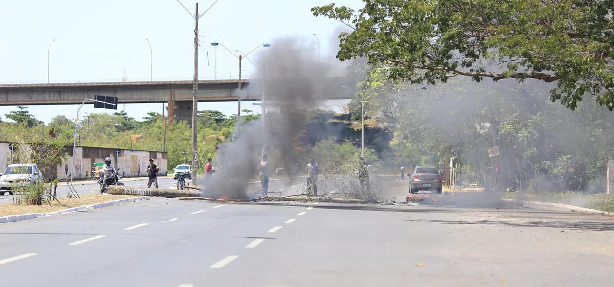A avenida foi interditada no sentido Norte/Sul