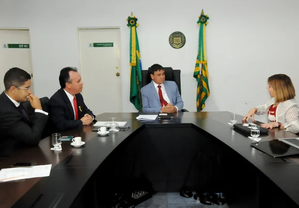 Governador Wellington Dias debate novo sistema de compras e licitações para o Estado