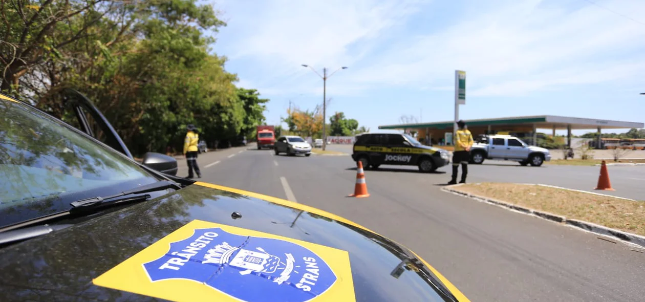 Os agentes da Strans estiveram no local para organizar o tráfego de veículos
