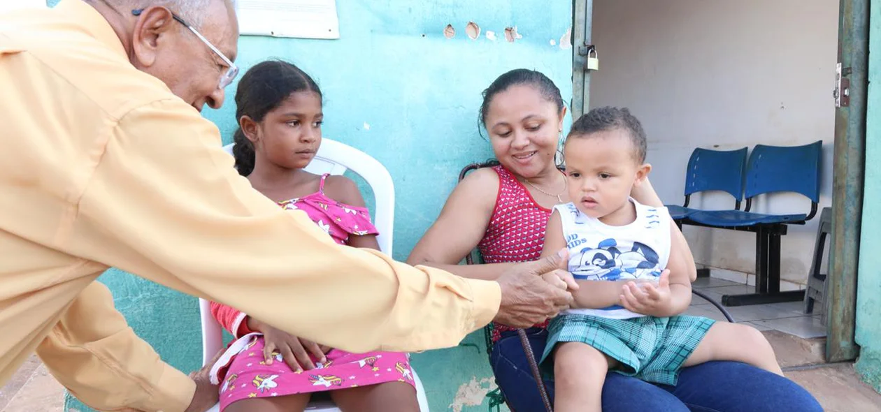 Dr. Pessoa fez caminhadas pelas ruas e avenidas das cidades 